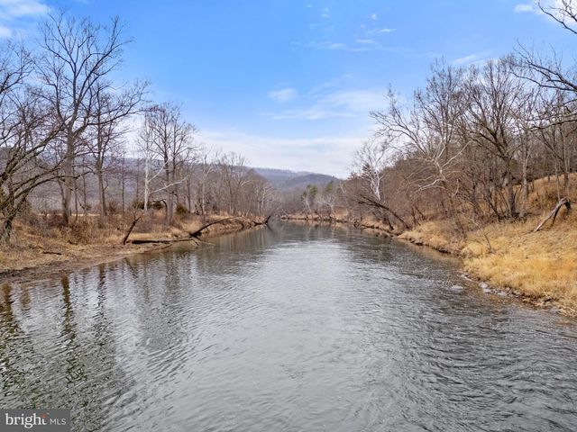 2368 CROSSINGS VIEW RD, Paw Paw, WV 25434