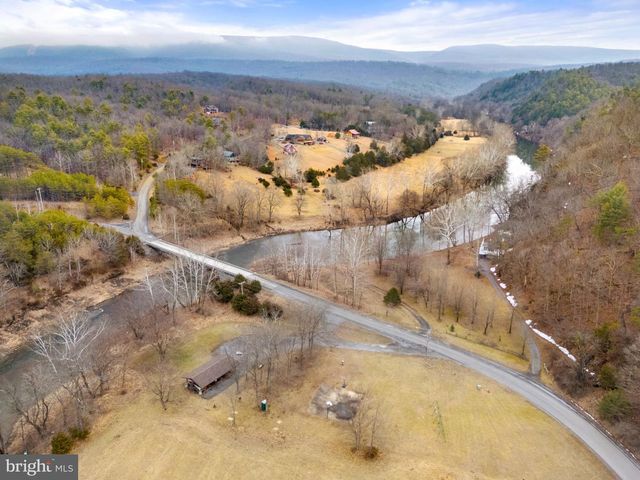 2368 CROSSINGS VIEW RD, Paw Paw, WV 25434