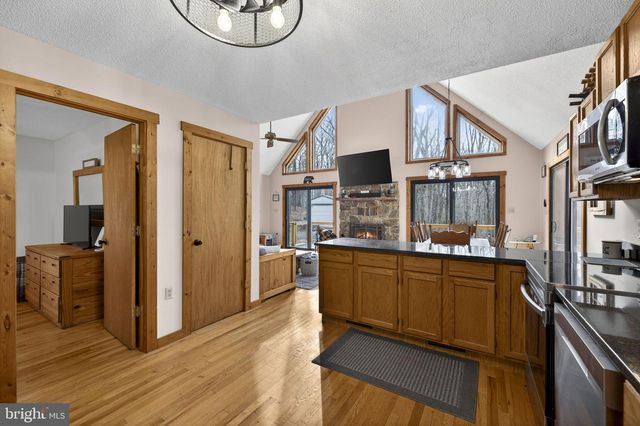 2368 CROSSINGS VIEW RD, Paw Paw, WV 25434