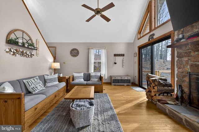 2368 CROSSINGS VIEW RD, Paw Paw, WV 25434