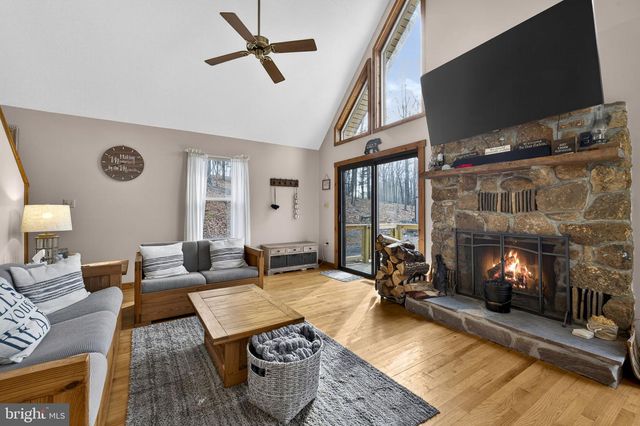 2368 CROSSINGS VIEW RD, Paw Paw, WV 25434