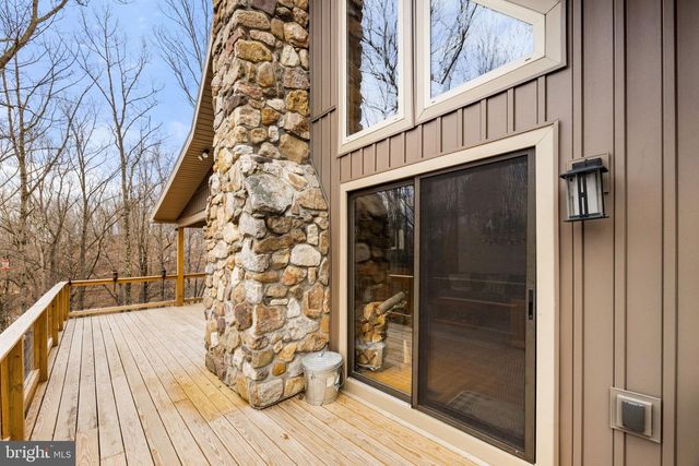 2368 CROSSINGS VIEW RD, Paw Paw, WV 25434