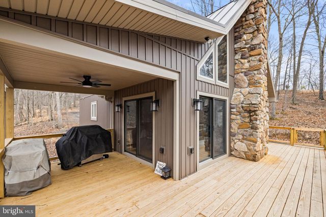 2368 CROSSINGS VIEW RD, Paw Paw, WV 25434