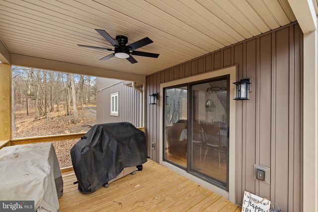 2368 CROSSINGS VIEW RD, Paw Paw, WV 25434