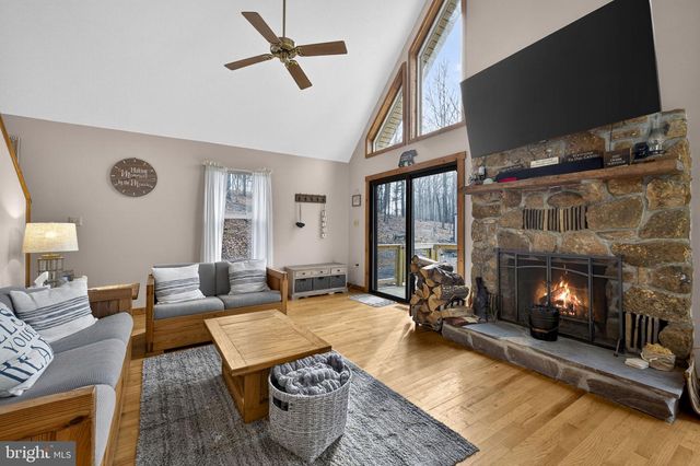 2368 CROSSINGS VIEW RD, Paw Paw, WV 25434