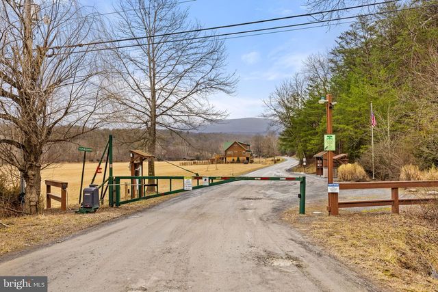 2368 CROSSINGS VIEW RD, Paw Paw, WV 25434