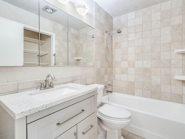 3815 Menchaca RD 19, Austin, TX 78704