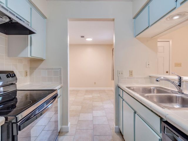 3815 Menchaca RD 19, Austin, TX 78704