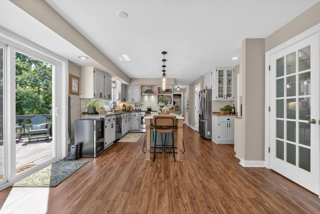 N6W31264 Alberta DRIVE, Delafield, WI 53018