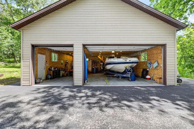 N6W31264 Alberta DRIVE, Delafield, WI 53018