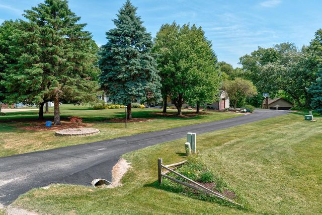 N6W31264 Alberta DRIVE, Delafield, WI 53018