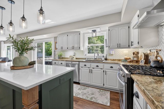 N6W31264 Alberta DRIVE, Delafield, WI 53018