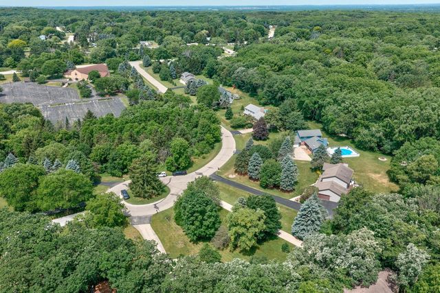 N6W31264 Alberta DRIVE, Delafield, WI 53018