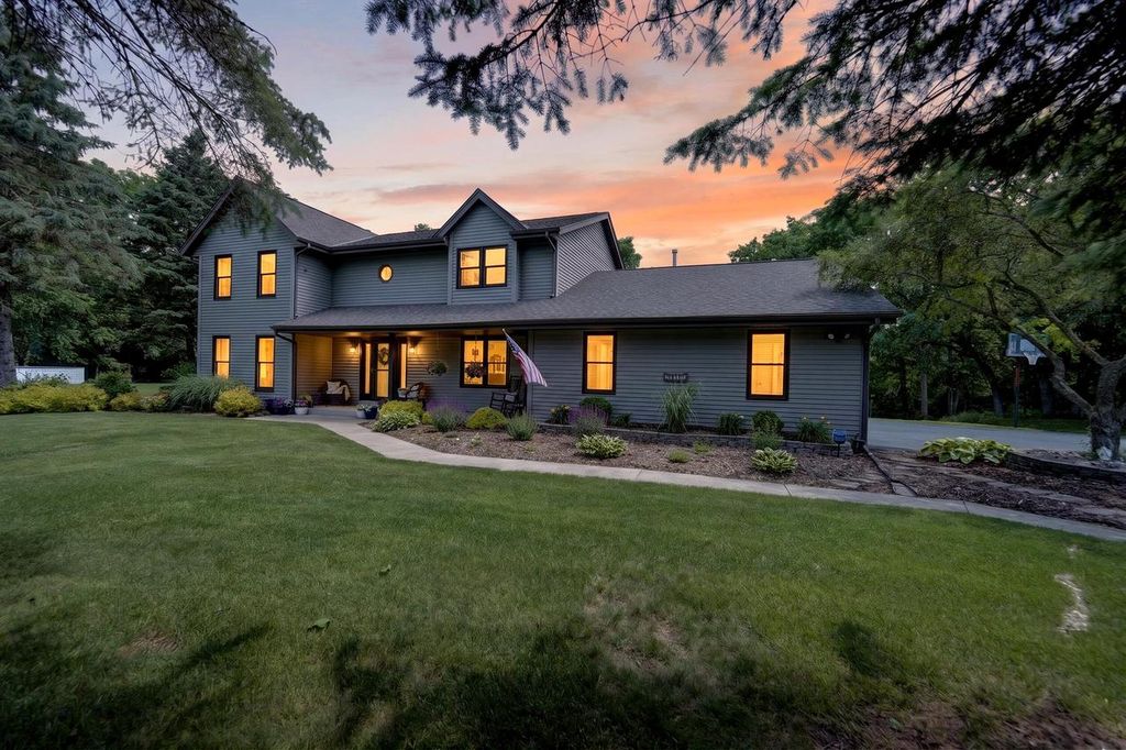 N6W31264 Alberta DRIVE, Delafield, WI 53018