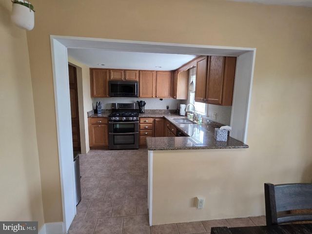 4903 ERIE RD, Harrisburg, PA 17111