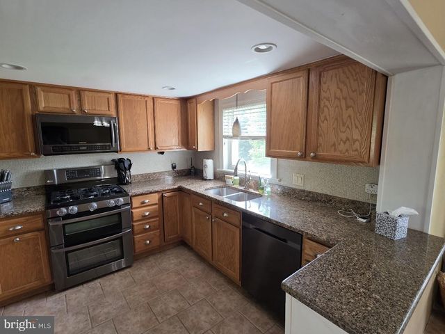 4903 ERIE RD, Harrisburg, PA 17111
