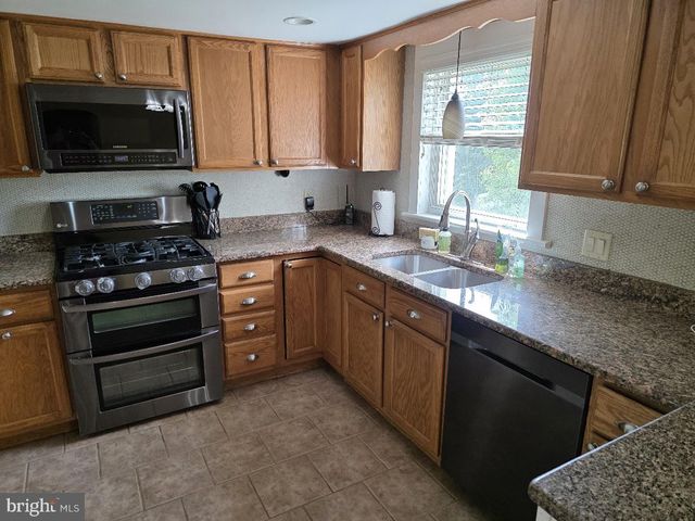 4903 ERIE RD, Harrisburg, PA 17111