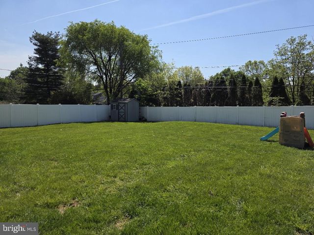 4903 ERIE RD, Harrisburg, PA 17111