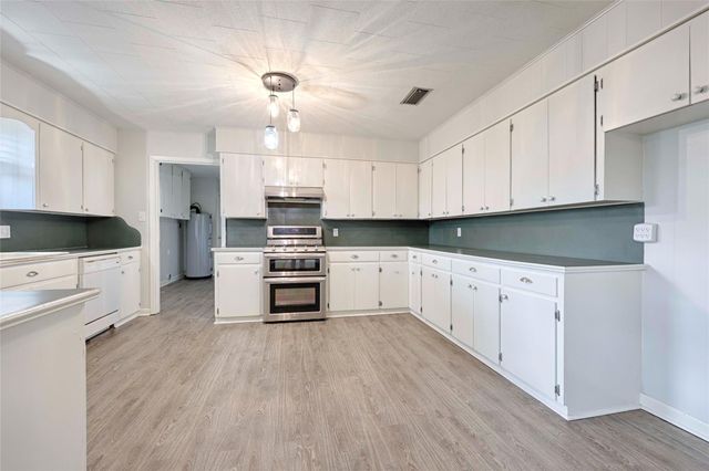 705 S La Grange Street, Flatonia, TX 78941
