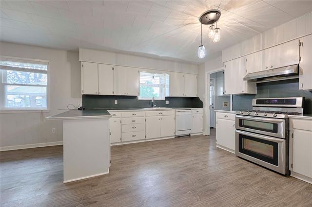 705 S La Grange Street, Flatonia, TX 78941