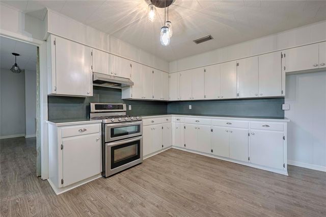 705 S La Grange Street, Flatonia, TX 78941