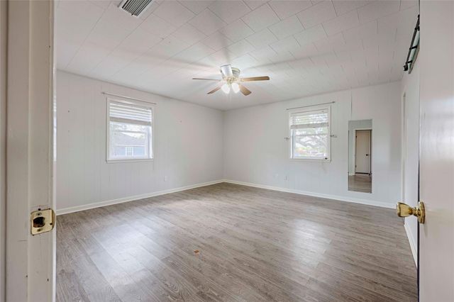 705 S La Grange Street, Flatonia, TX 78941