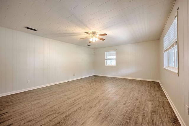 705 S La Grange Street, Flatonia, TX 78941