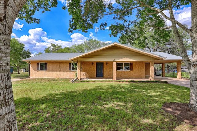 705 S La Grange Street, Flatonia, TX 78941