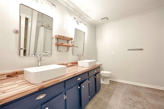 705 S La Grange Street, Flatonia, TX 78941
