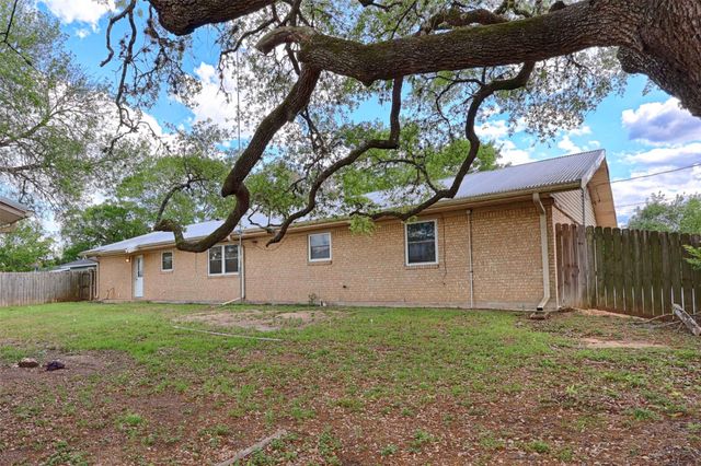 705 S La Grange Street, Flatonia, TX 78941