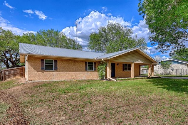 705 S La Grange Street, Flatonia, TX 78941