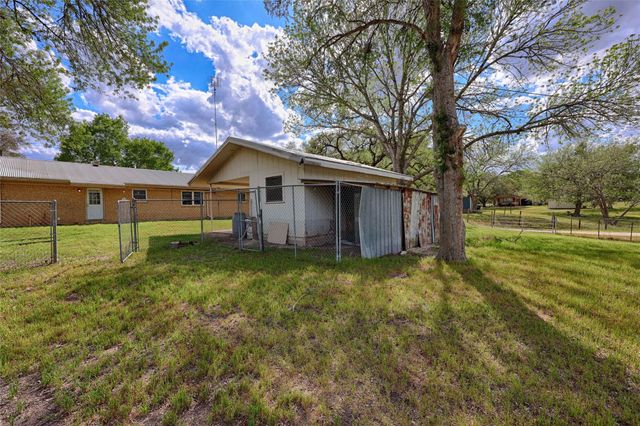705 S La Grange Street, Flatonia, TX 78941