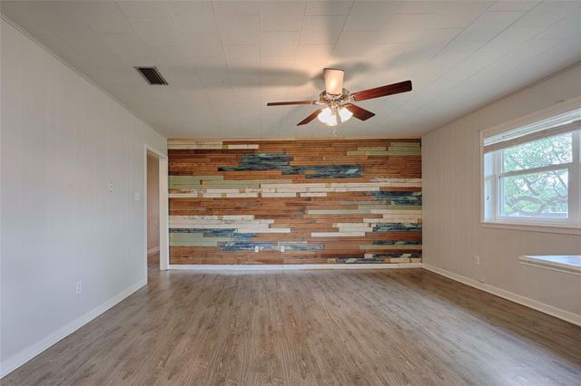705 S La Grange Street, Flatonia, TX 78941