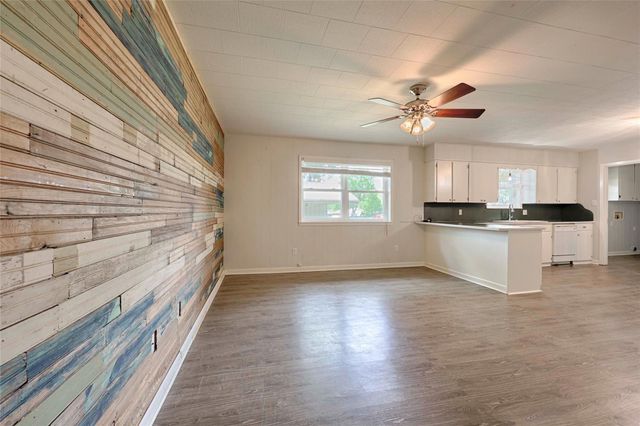 705 S La Grange Street, Flatonia, TX 78941