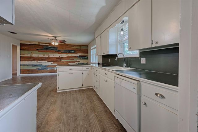 705 S La Grange Street, Flatonia, TX 78941