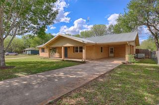705 S La Grange Street, Flatonia, TX 78941