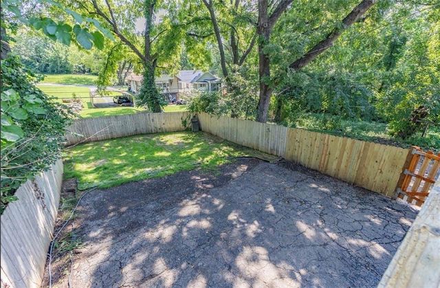 1511 E 49th Street, Kansas City, MO 64110