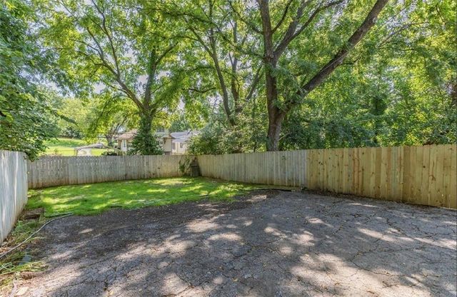 1511 E 49th Street, Kansas City, MO 64110