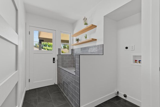 5411 State Ave, Sacramento, CA 95819