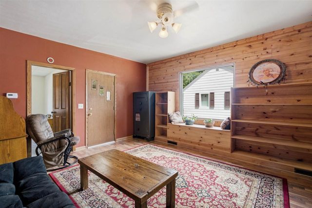 915 W HAWES AVENUE, Appleton, WI 54914