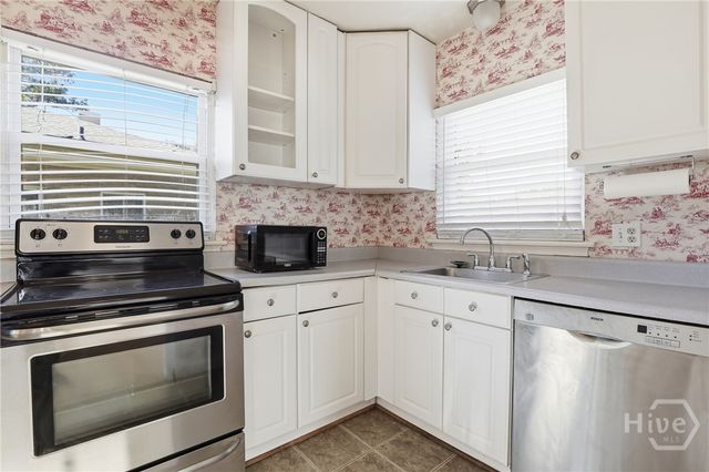 115 E 60th Street, Savannah, GA 31405