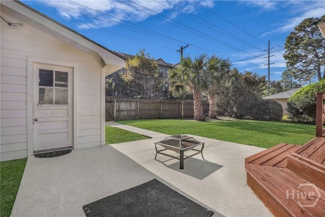 115 E 60th Street, Savannah, GA 31405