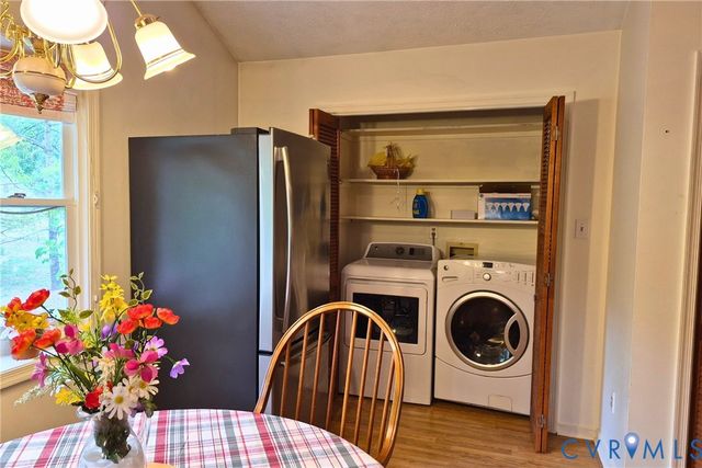 307 Whispering Pine Ln, Bumpass, VA 23024