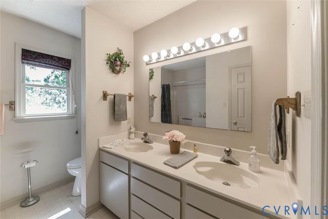 307 Whispering Pine Ln, Bumpass, VA 23024
