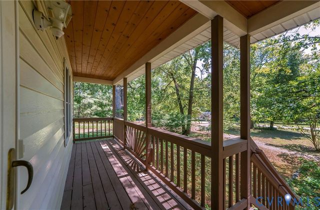 307 Whispering Pine Ln, Bumpass, VA 23024