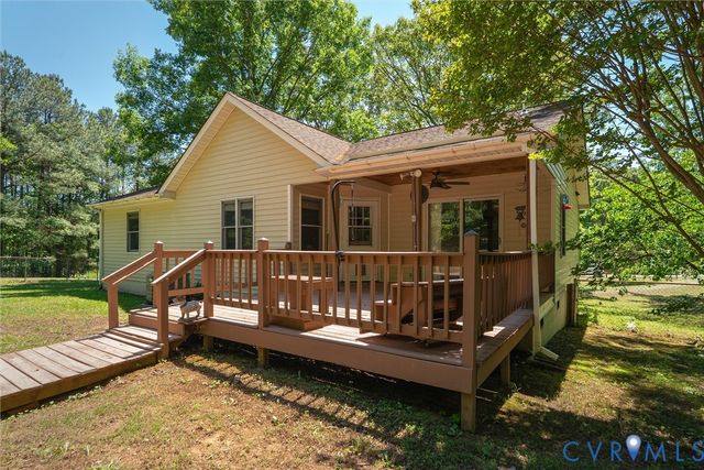307 Whispering Pine Ln, Bumpass, VA 23024