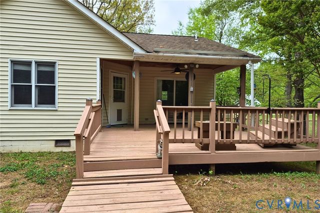 307 Whispering Pine Ln, Bumpass, VA 23024
