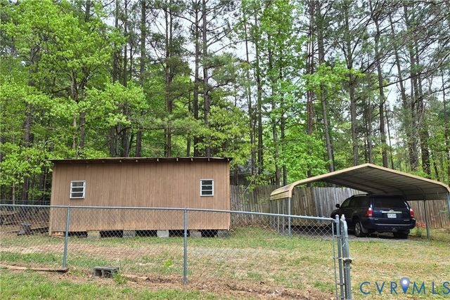 307 Whispering Pine Ln, Bumpass, VA 23024
