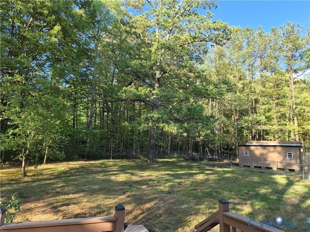307 Whispering Pine Ln, Bumpass, VA 23024