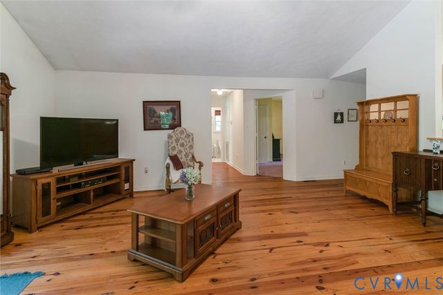 307 Whispering Pine Ln, Bumpass, VA 23024